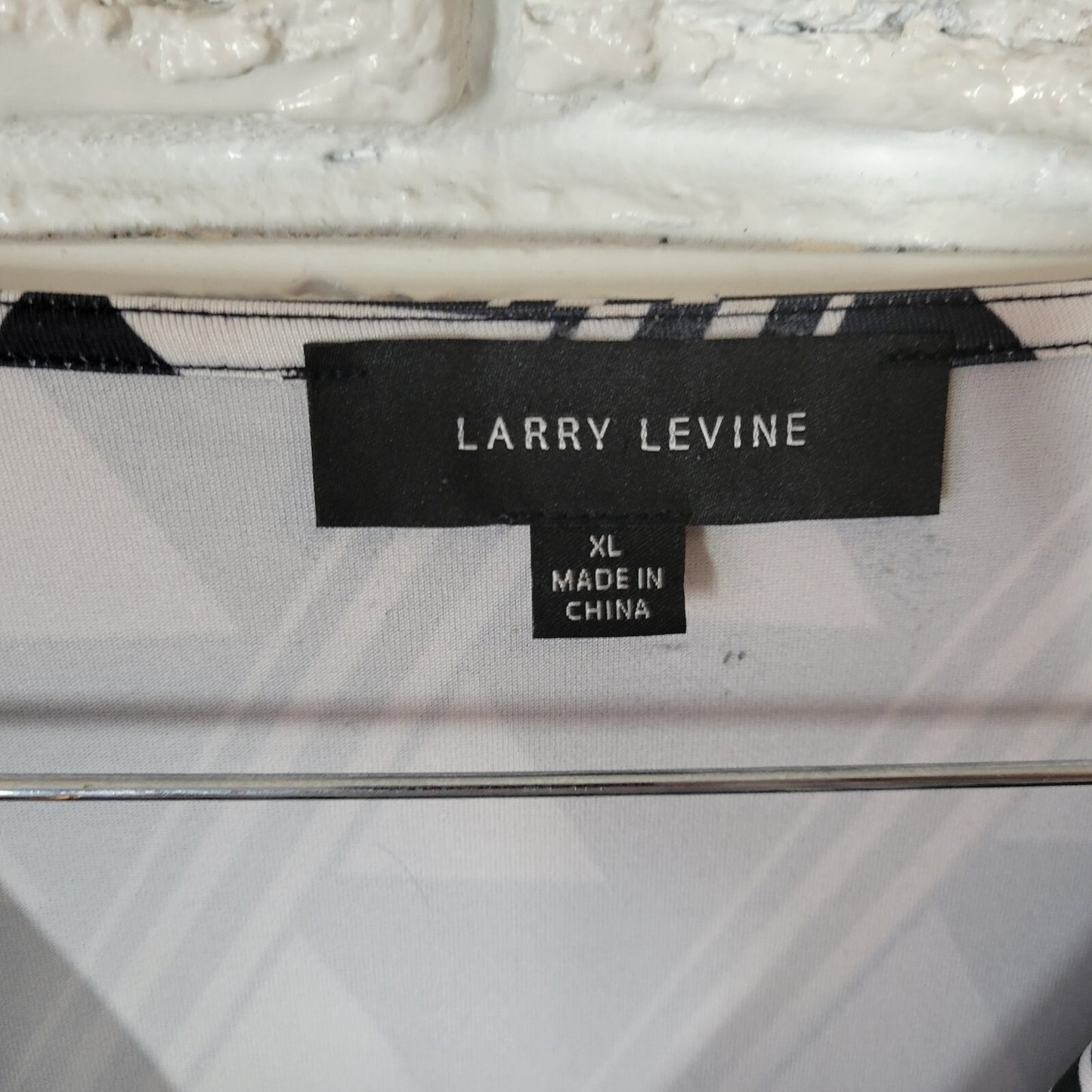 Larry Levine Womens Top XL Sleeveless Black Geometric Drape Neck Lightweight