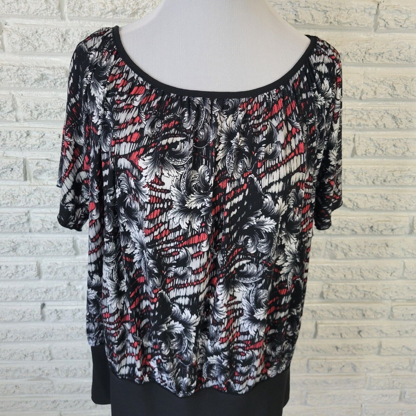Cocomo Womens Top 1X Plus Dolman Sleeve Black Red Floral Poly Blend Keyhole Back