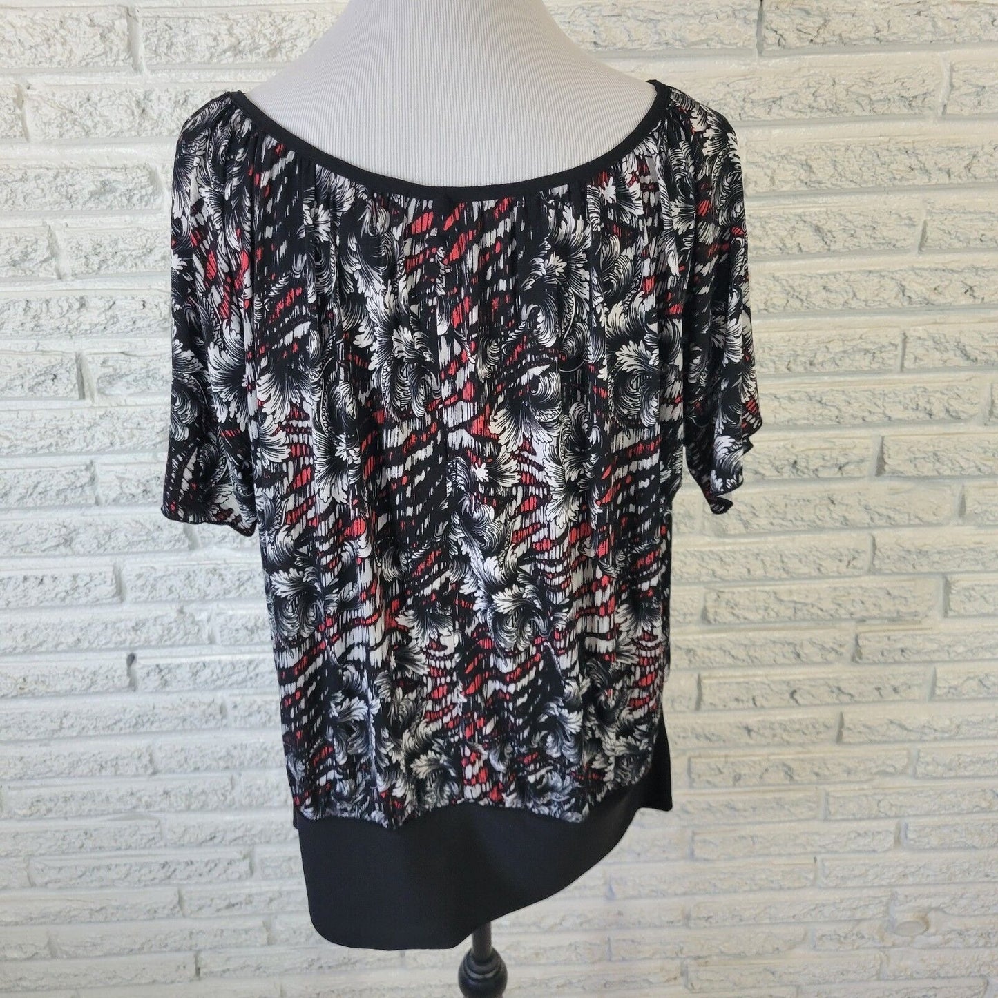Cocomo Womens Top 1X Plus Dolman Sleeve Black Red Floral Poly Blend Keyhole Back