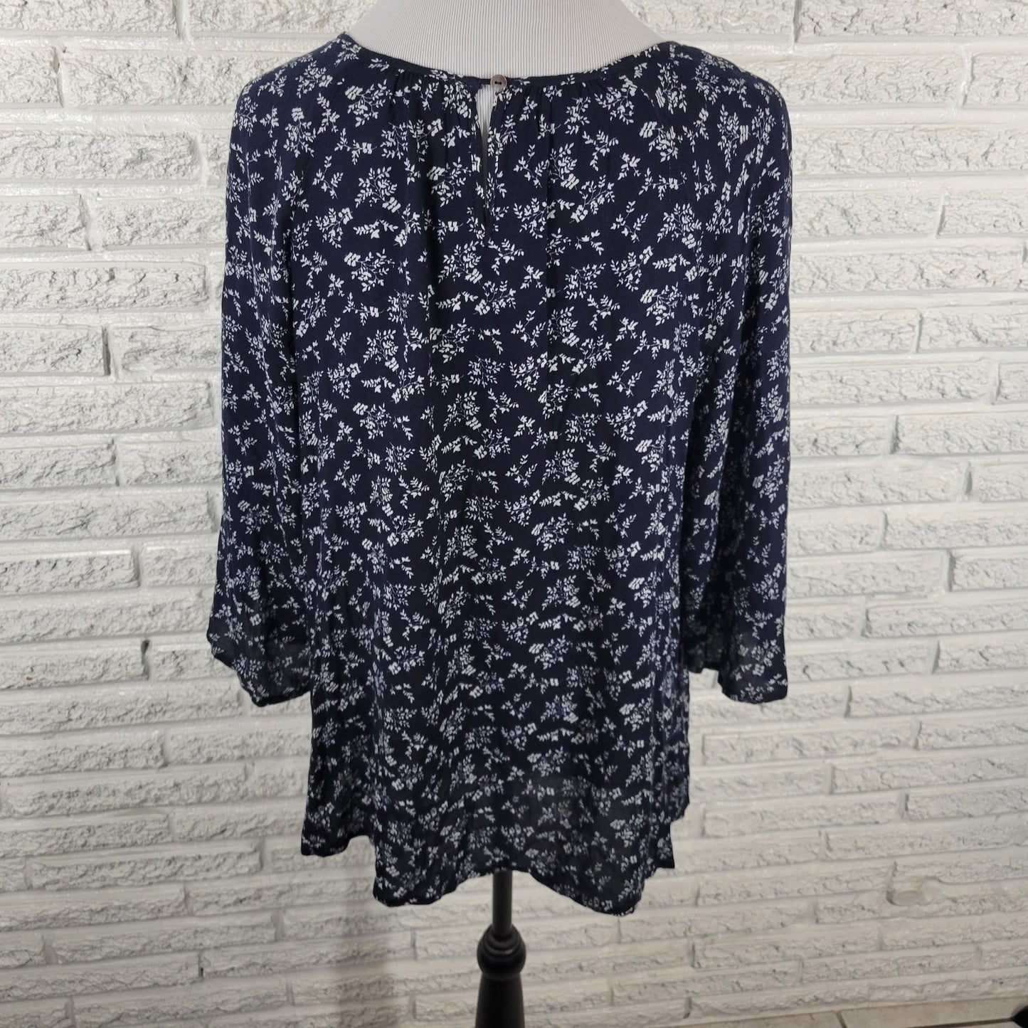 Skies Are Blue Womens Top 1X Plus 3/4 Sleeve Blue Floral Sash Keyhole Rayon