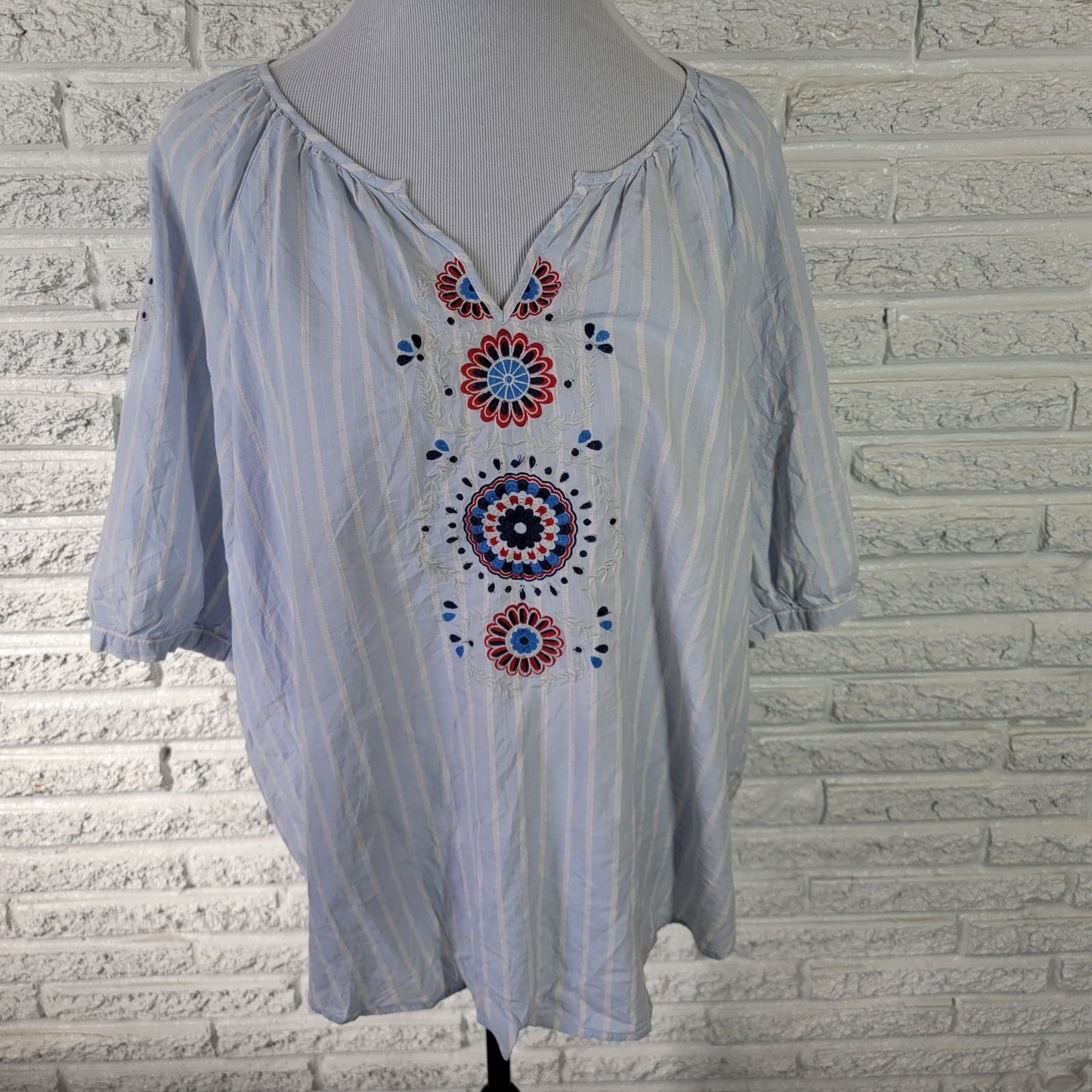 St. John's Bay XL Women Top 100% Cotton Blue Red Geometric V-Neck Embroidered