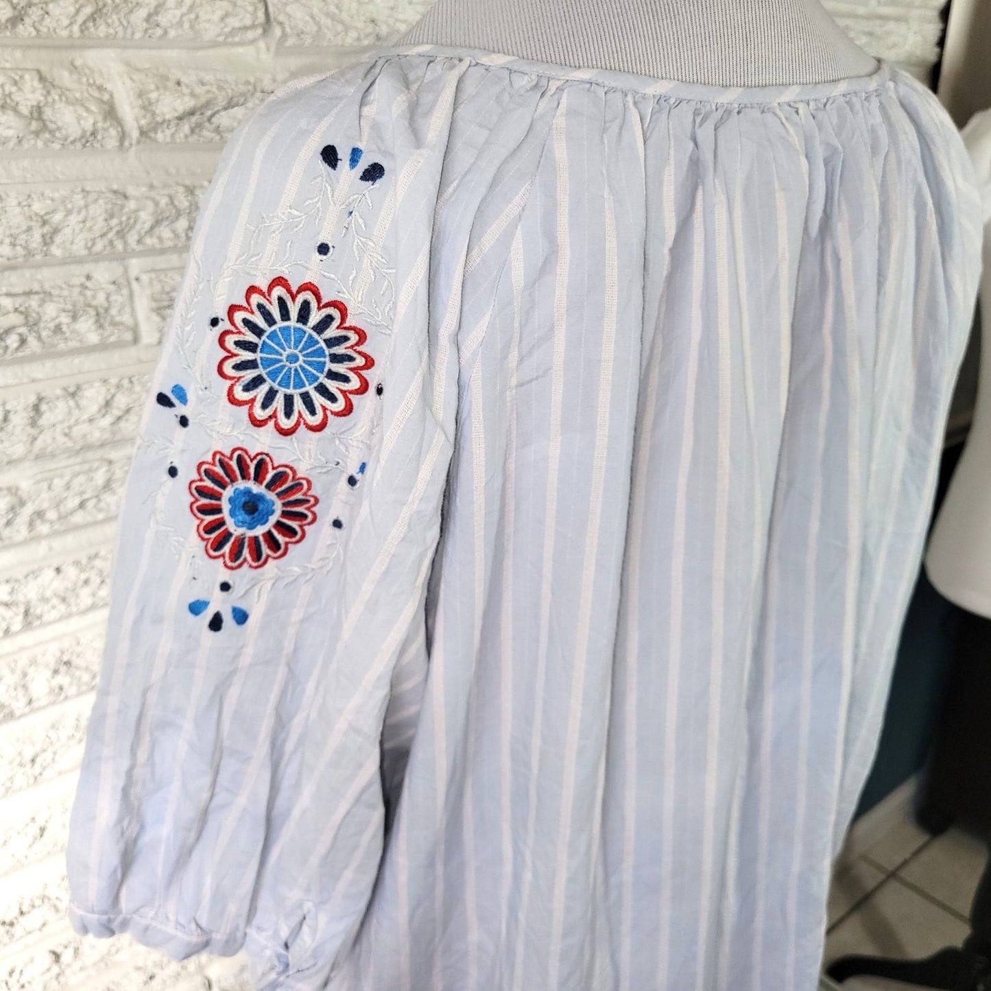 St. John's Bay XL Women Top 100% Cotton Blue Red Geometric V-Neck Embroidered