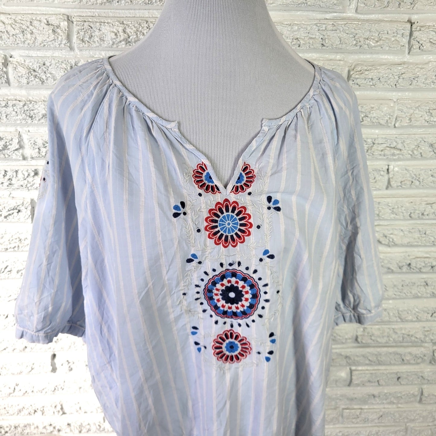 St. John's Bay XL Women Top 100% Cotton Blue Red Geometric V-Neck Embroidered
