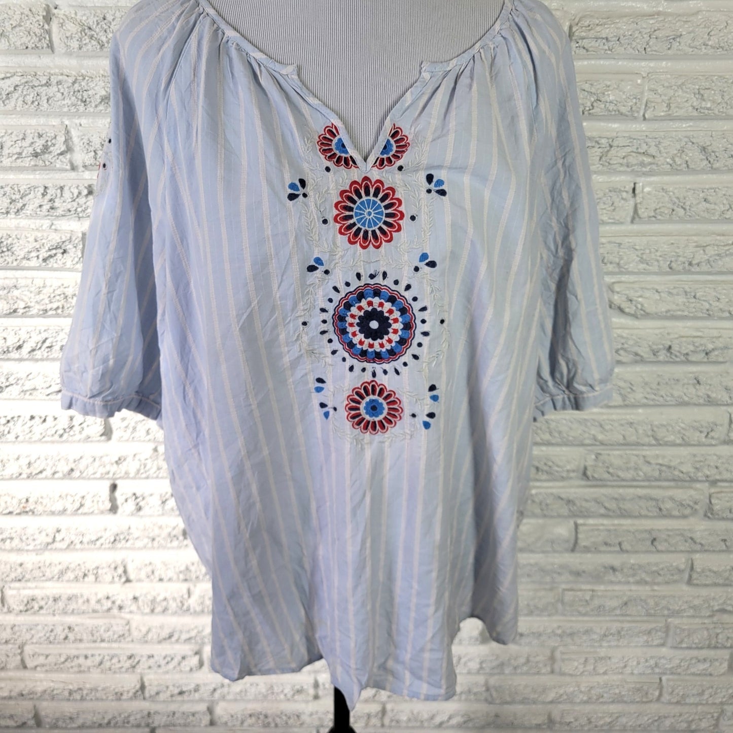 St. John's Bay XL Women Top 100% Cotton Blue Red Geometric V-Neck Embroidered