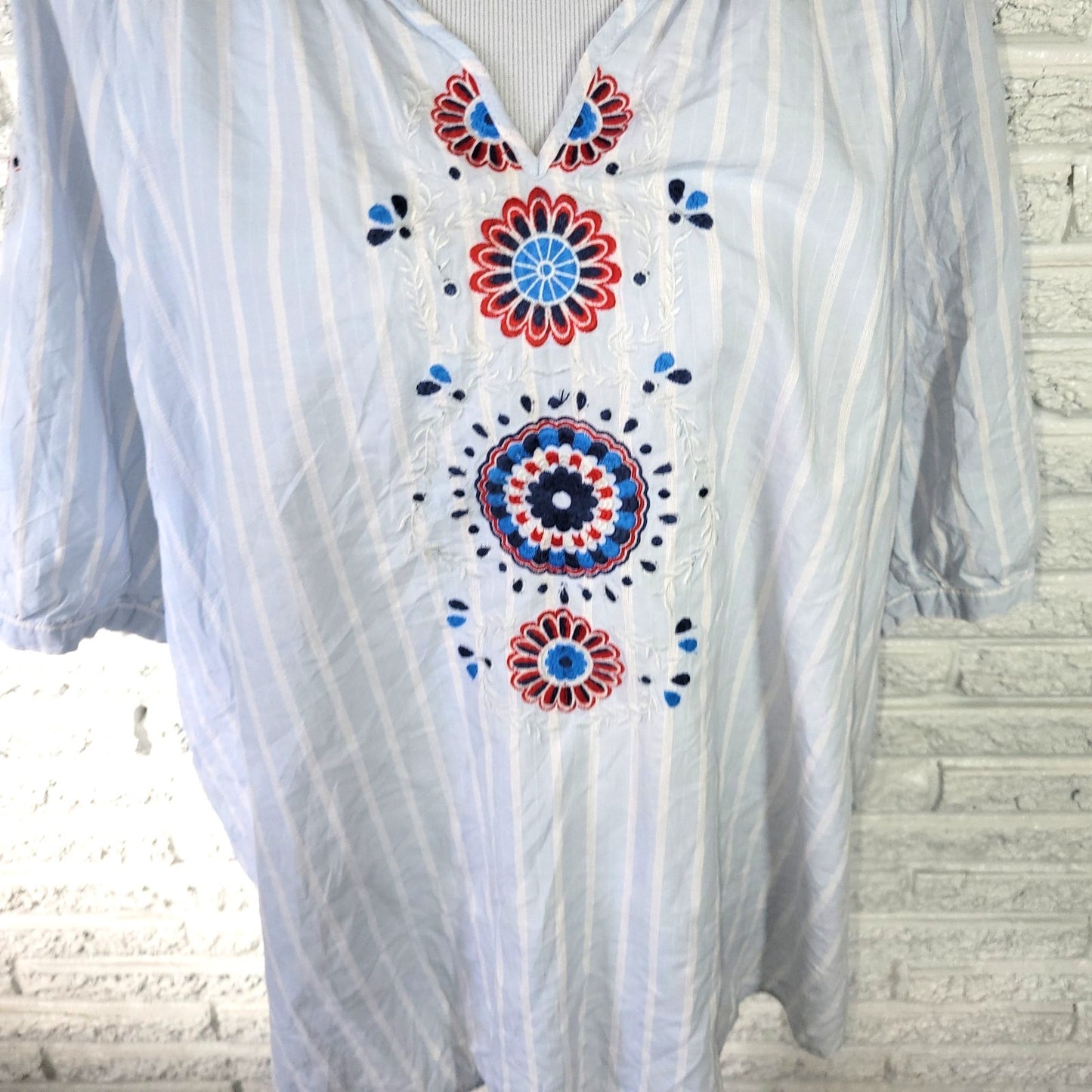 St. John's Bay XL Women Top 100% Cotton Blue Red Geometric V-Neck Embroidered