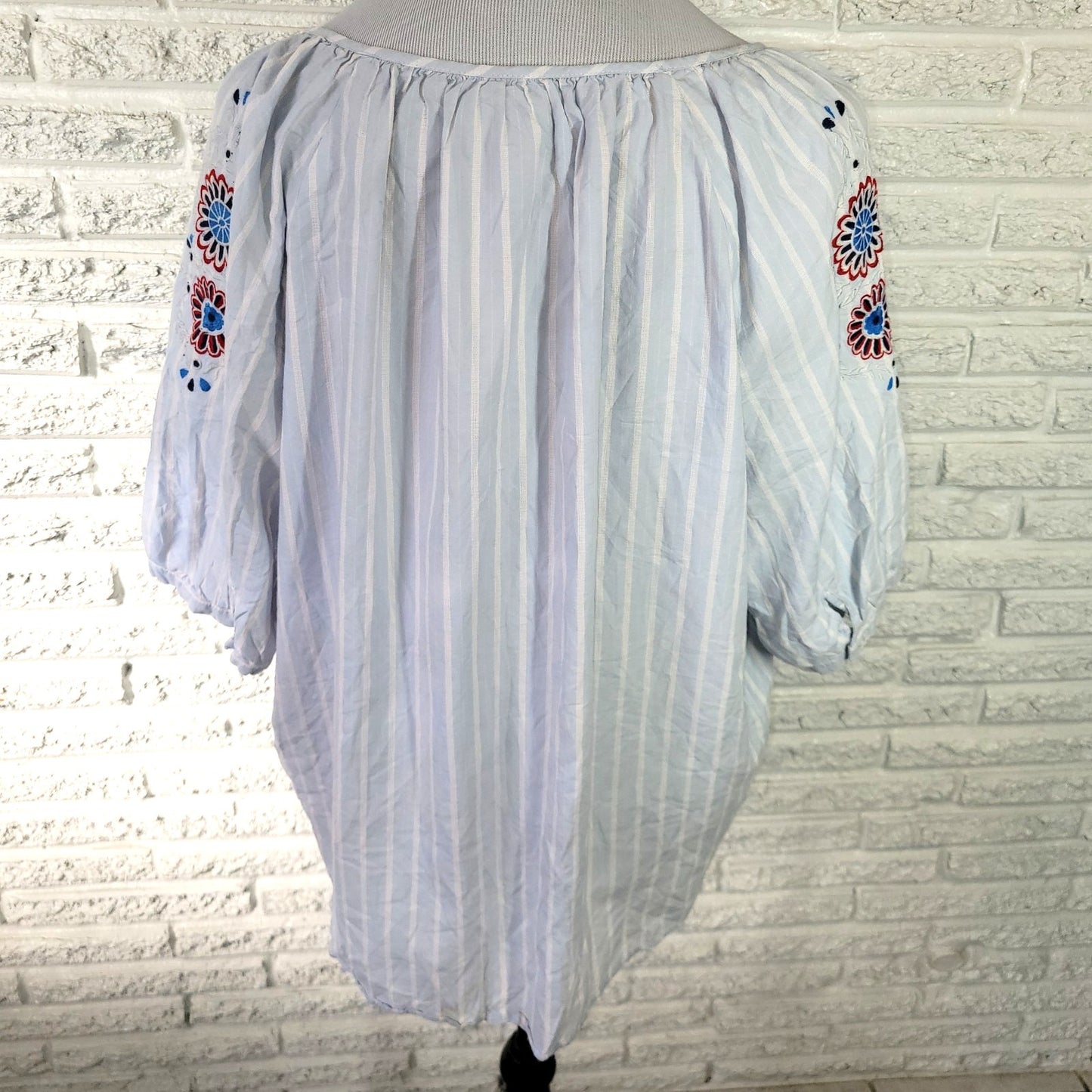 St. John's Bay XL Women Top 100% Cotton Blue Red Geometric V-Neck Embroidered