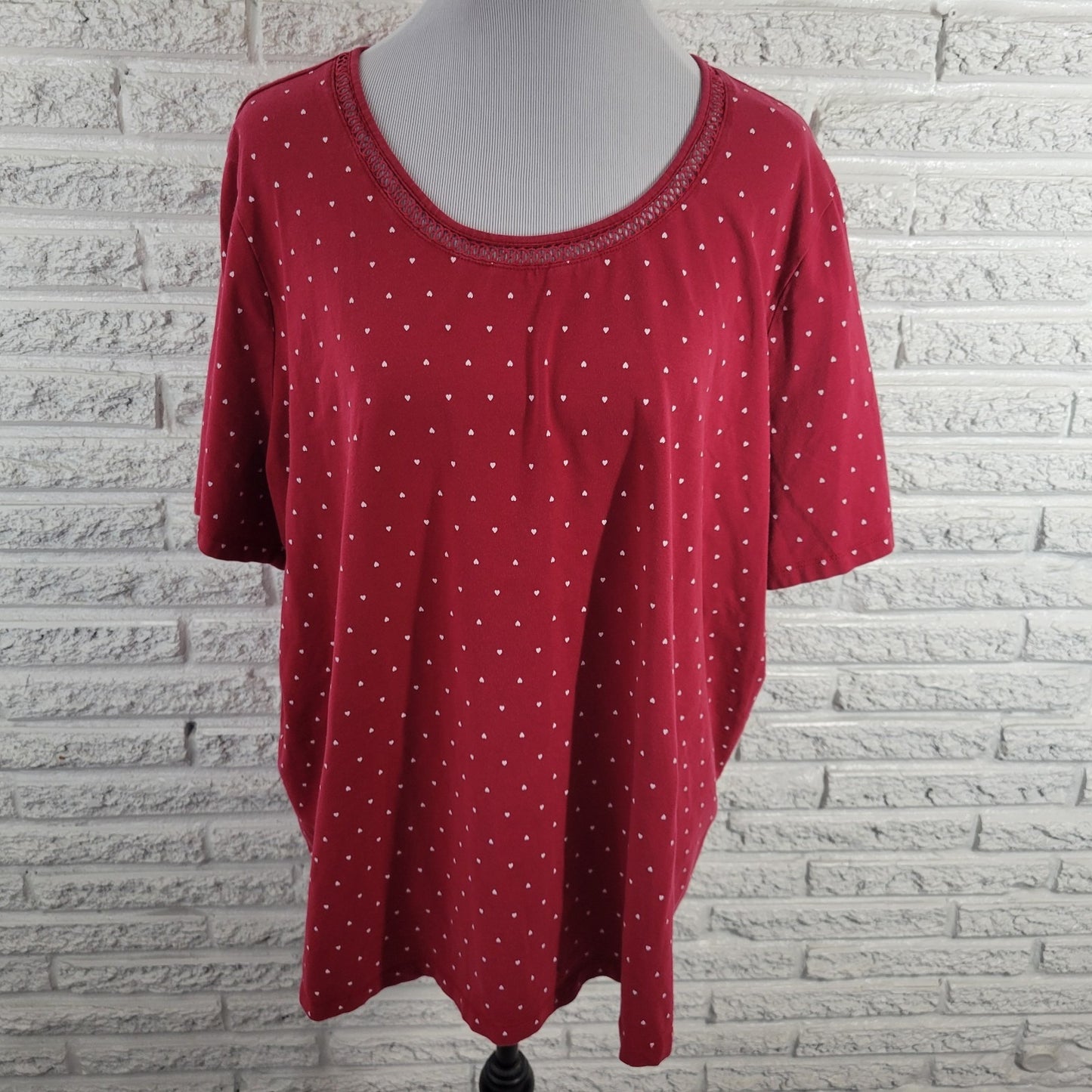 Catherines Womens Top 2X Plus Tee Crochet Neckline Red Tiny Hearts Comfy Casual