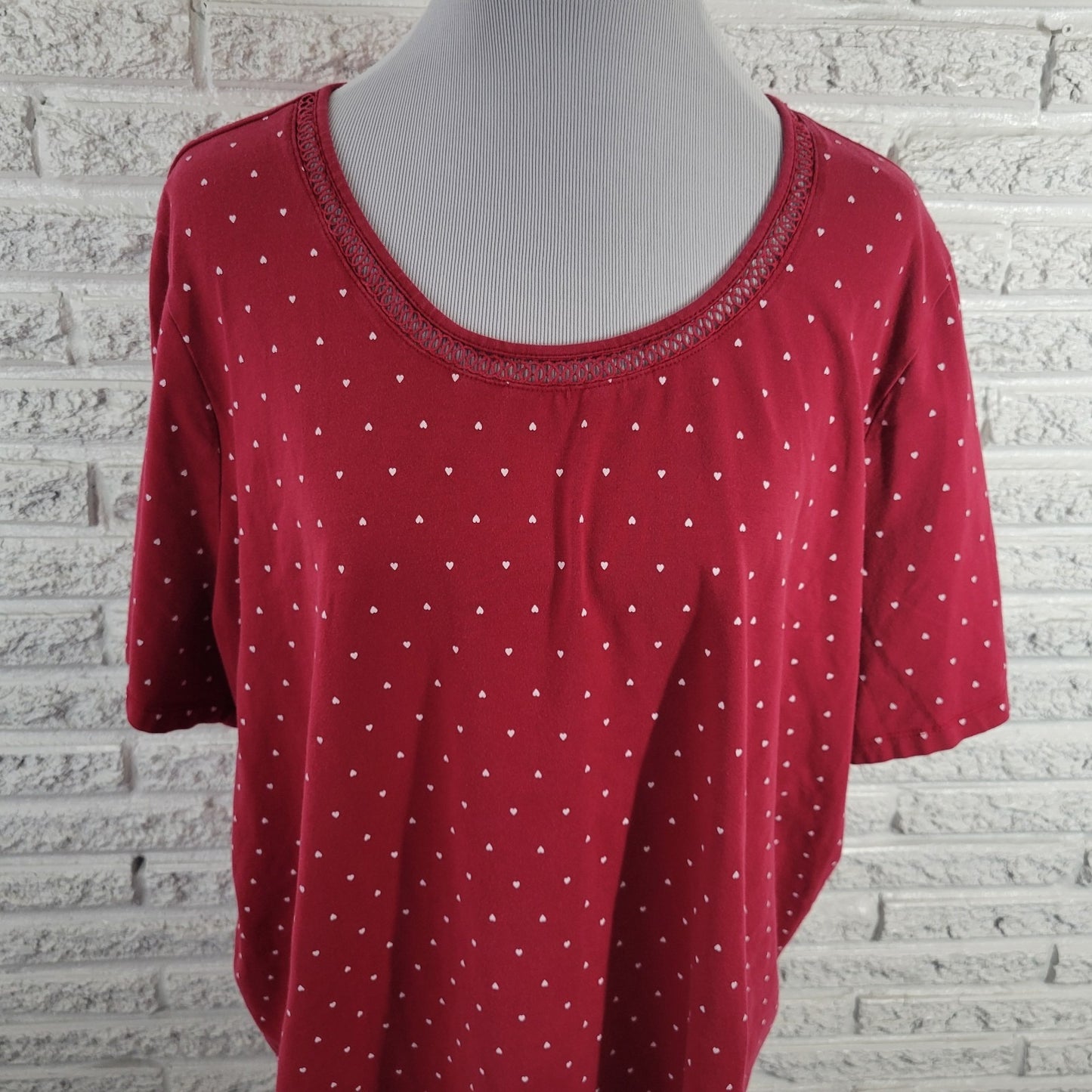 Catherines Womens Top 2X Plus Tee Crochet Neckline Red Tiny Hearts Comfy Casual