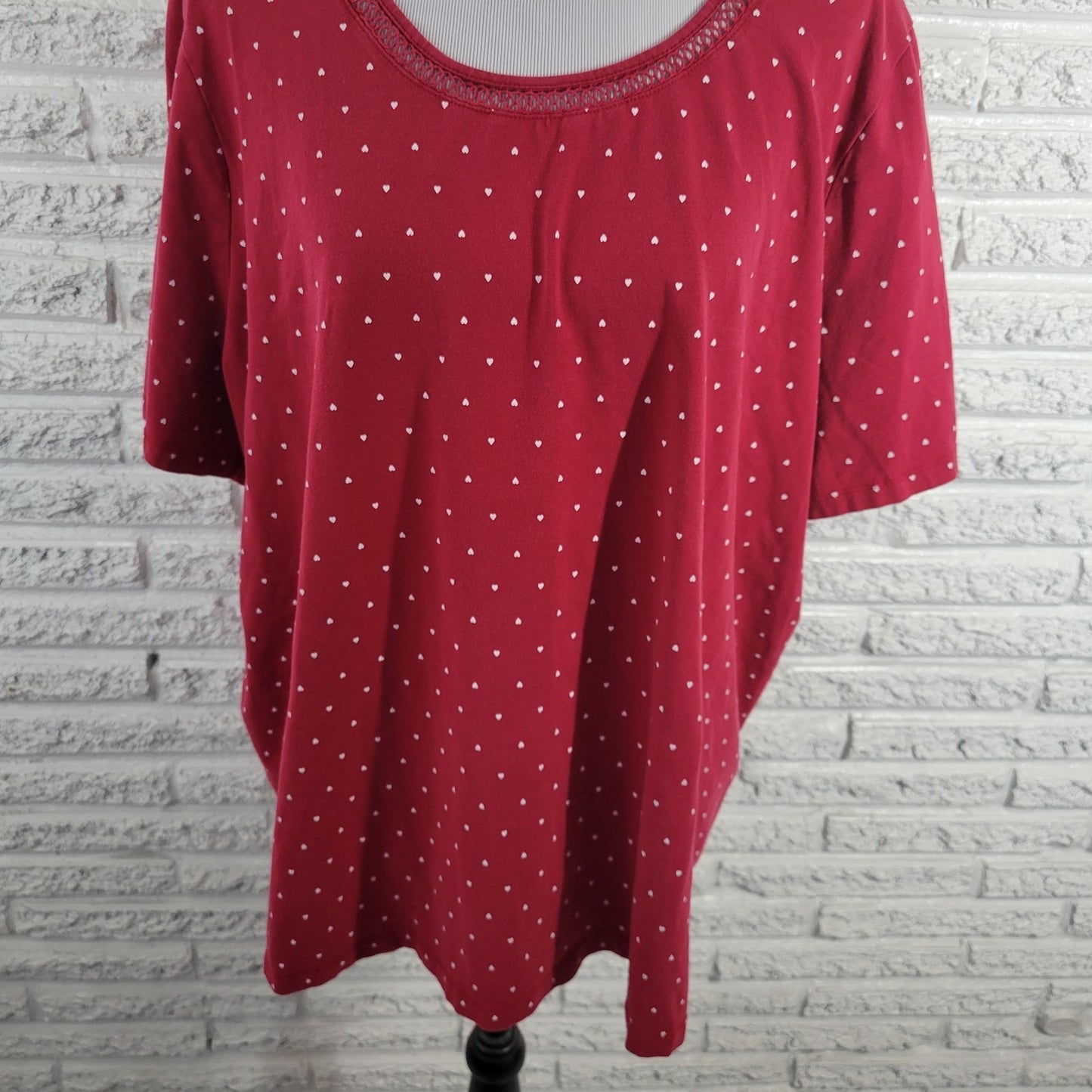 Catherines Womens Top 2X Plus Tee Crochet Neckline Red Tiny Hearts Comfy Casual