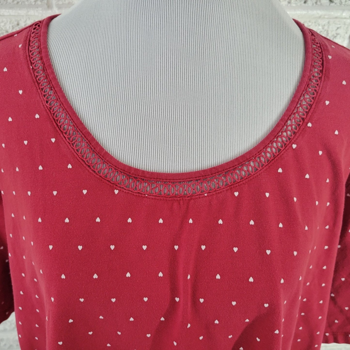 Catherines Womens Top 2X Plus Tee Crochet Neckline Red Tiny Hearts Comfy Casual