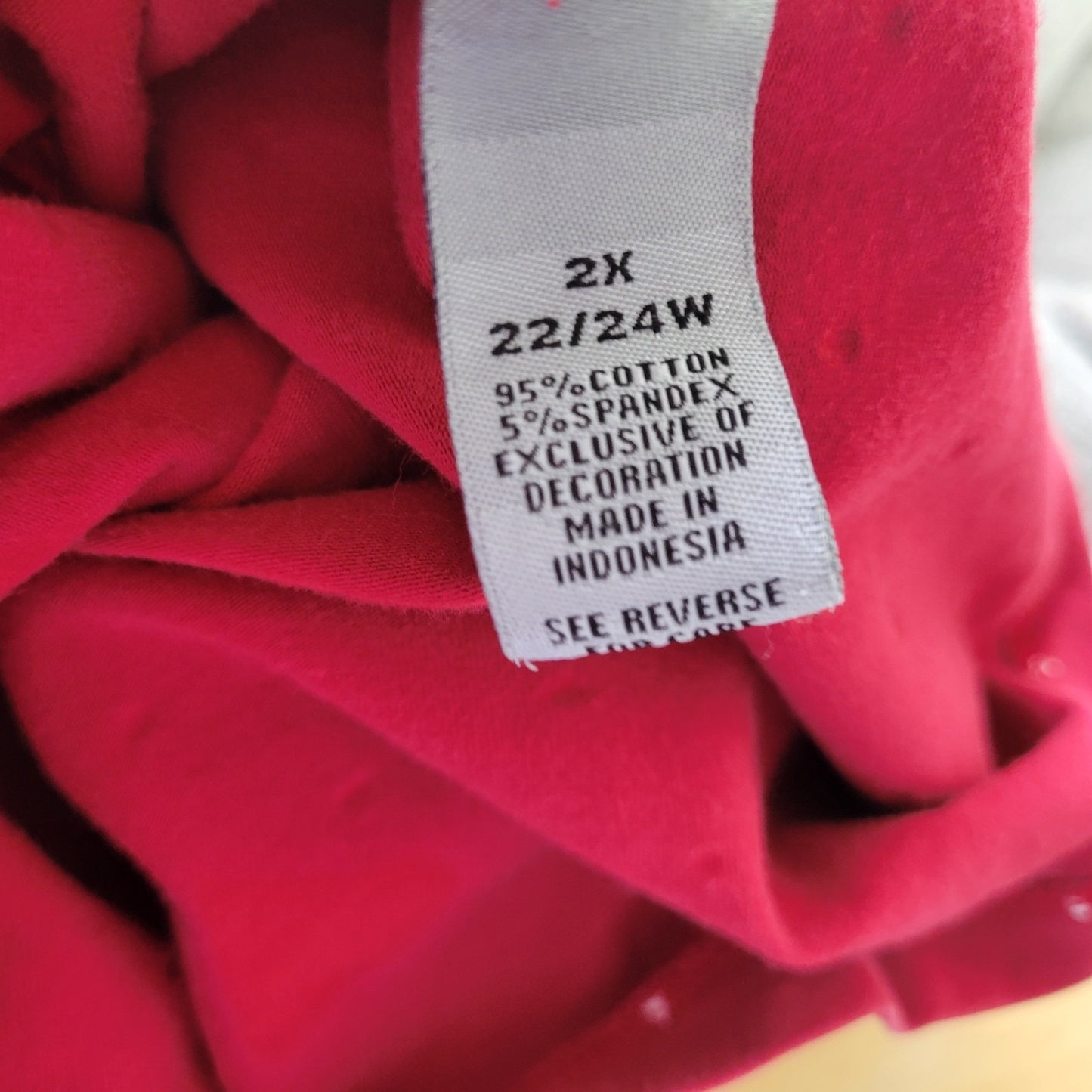 Catherines Womens Top 2X Plus Tee Crochet Neckline Red Tiny Hearts Comfy Casual