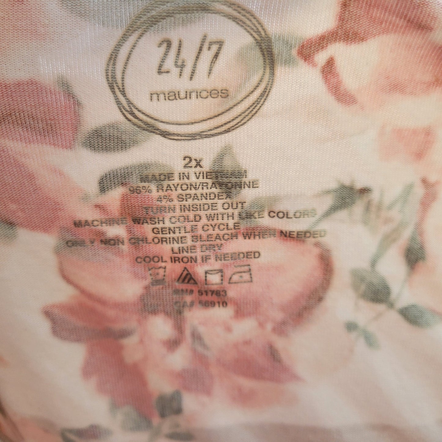 Maurices 24 7 Womens Top 2X Plus Tee Short Sleeve Red Pink Floral Comfy Casual