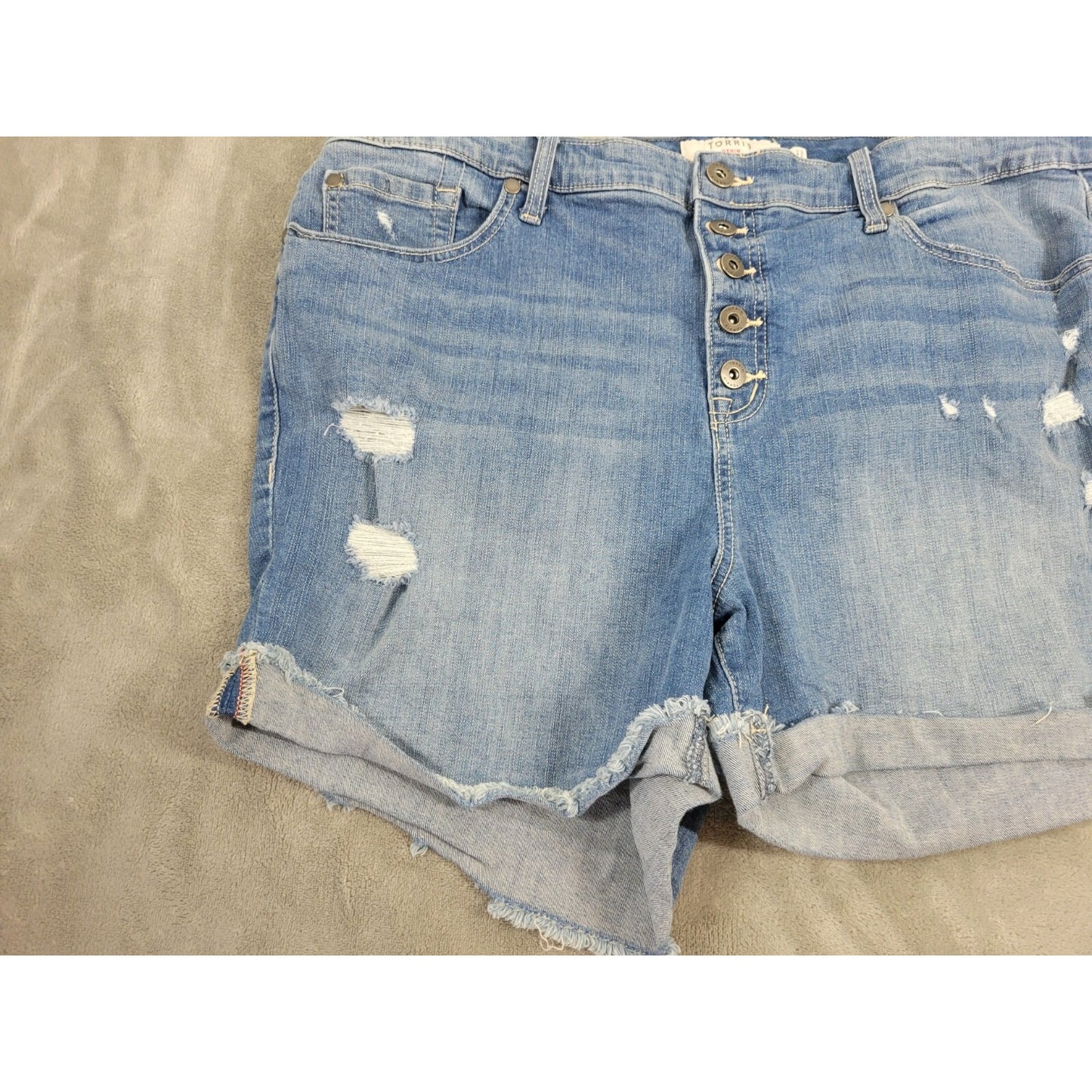 Torrid Womens Shorts 20 Plus Medium Blue Denim Distressed Frayed Cuff Button Fly