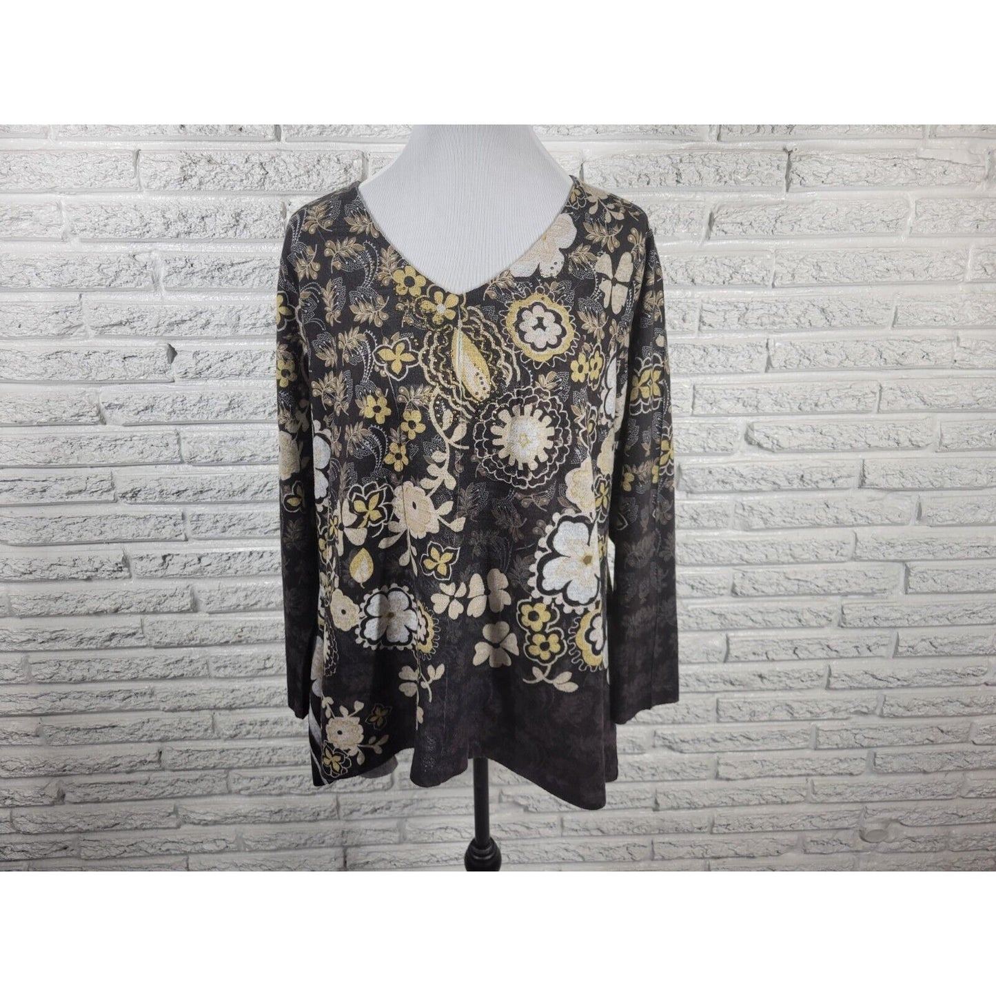 Live Let Live Women Top 1X Tunic Knit Black Floral Asymmetric Poly Blend Studded