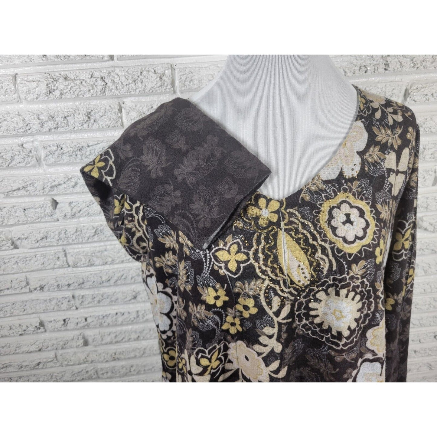 Live Let Live Women Top 1X Tunic Knit Black Floral Asymmetric Poly Blend Studded