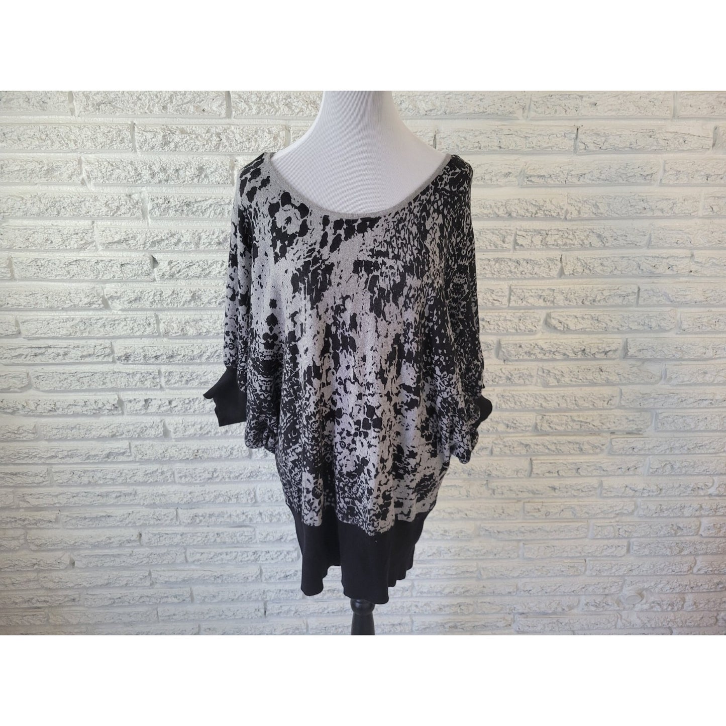 Worthington Womens Sweater 1X Plus Dolman Sleeve Black Watercolor Lightweight