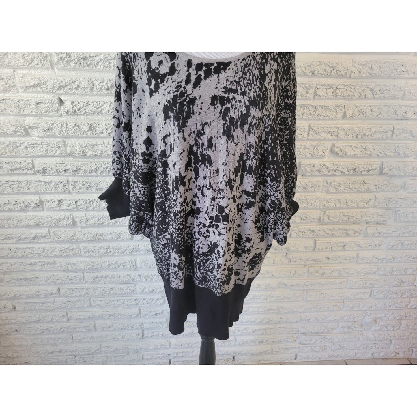 Worthington Womens Sweater 1X Plus Dolman Sleeve Black Watercolor Lightweight