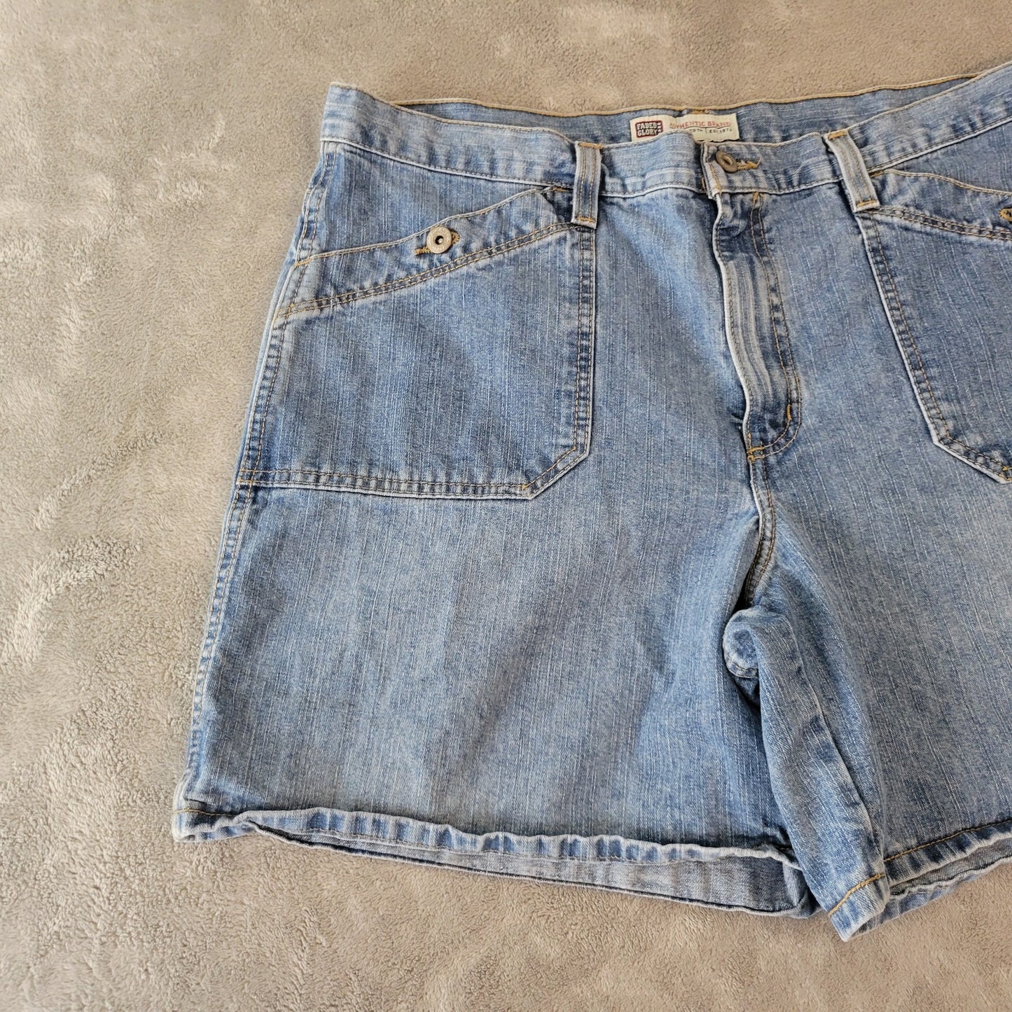 Faded Glory Womens Shorts 18 Plus Medium Blue Denim Zip Fly Pockets Cotton