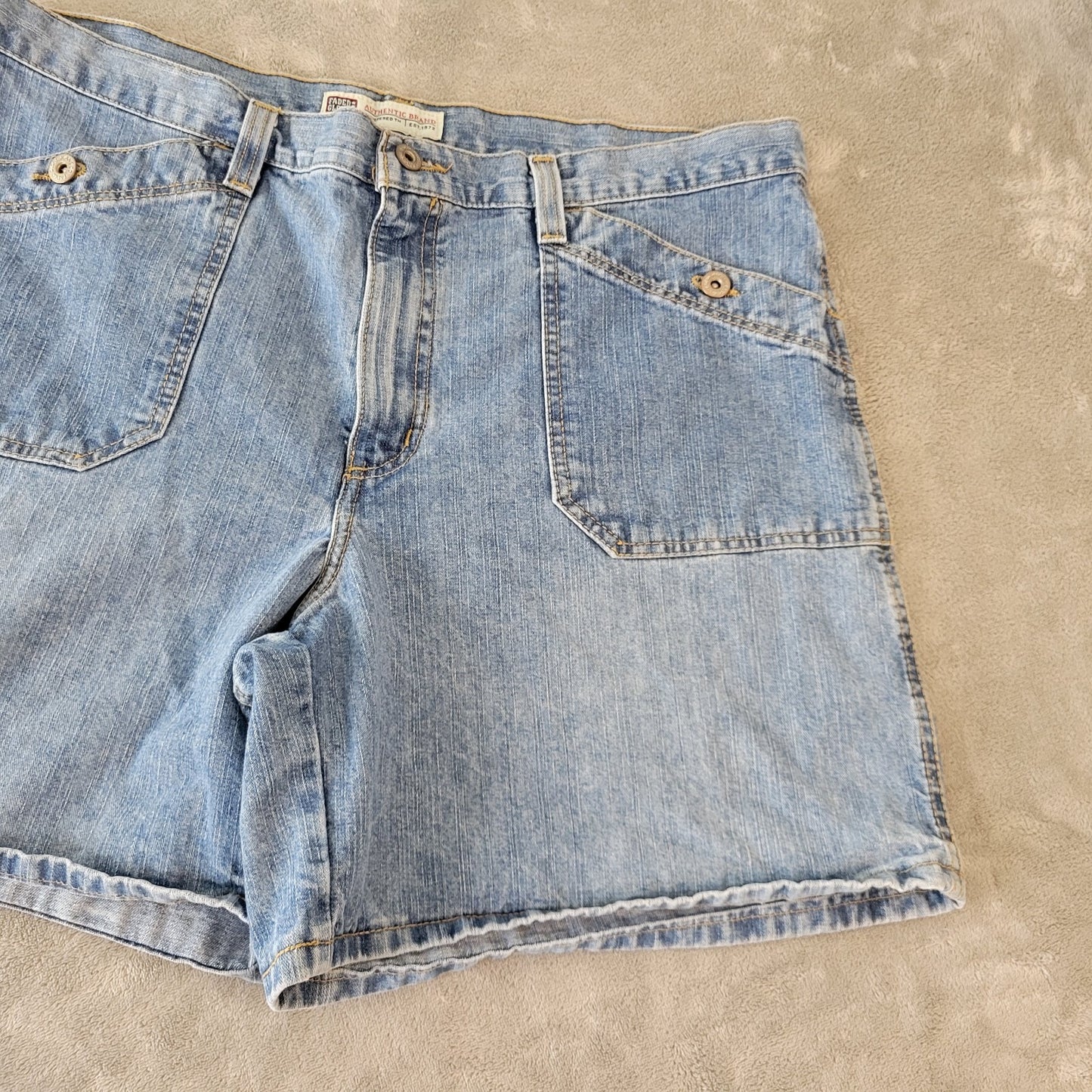 Faded Glory Womens Shorts 18 Plus Medium Blue Denim Zip Fly Pockets Cotton