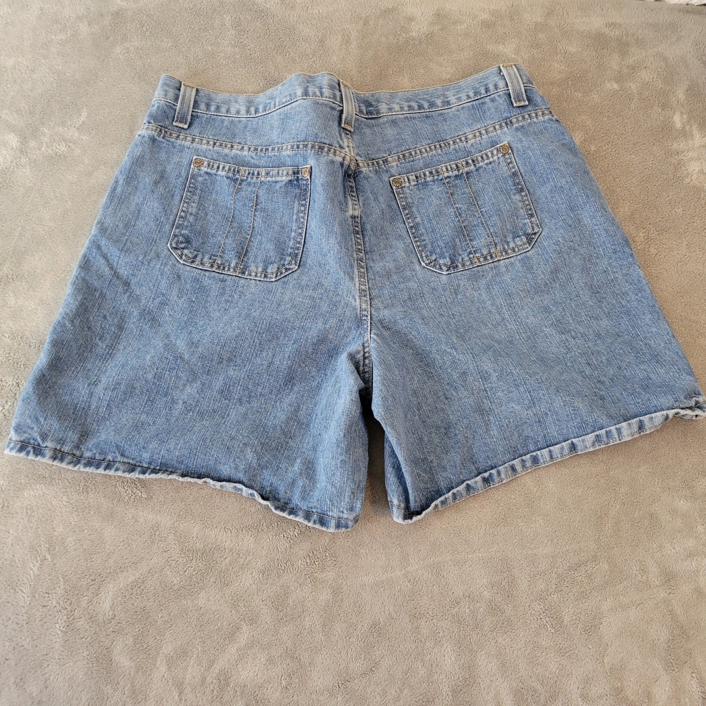Faded Glory Womens Shorts 18 Plus Medium Blue Denim Zip Fly Pockets Cotton