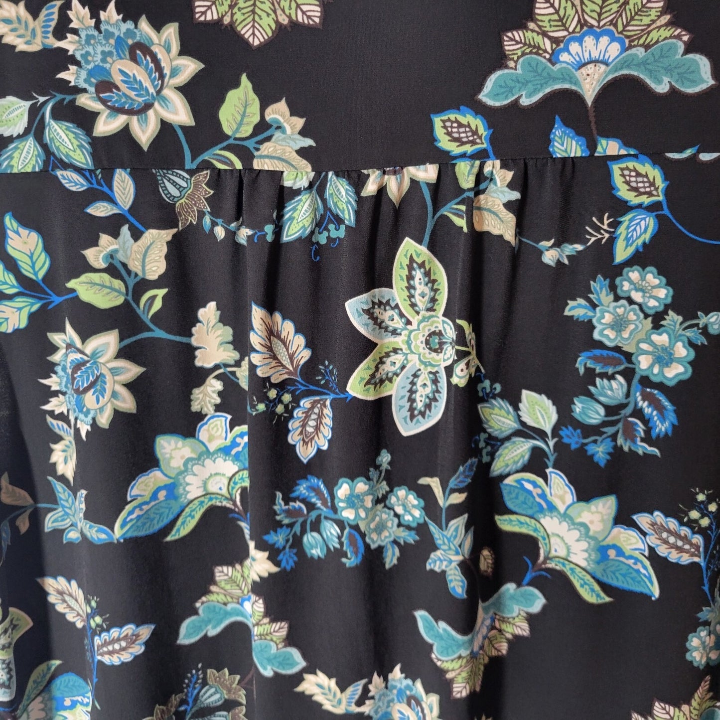 Beacon Apparel Women Top 1X Plus Sleeveless Black Blue Floral Keyhole Poly Blend