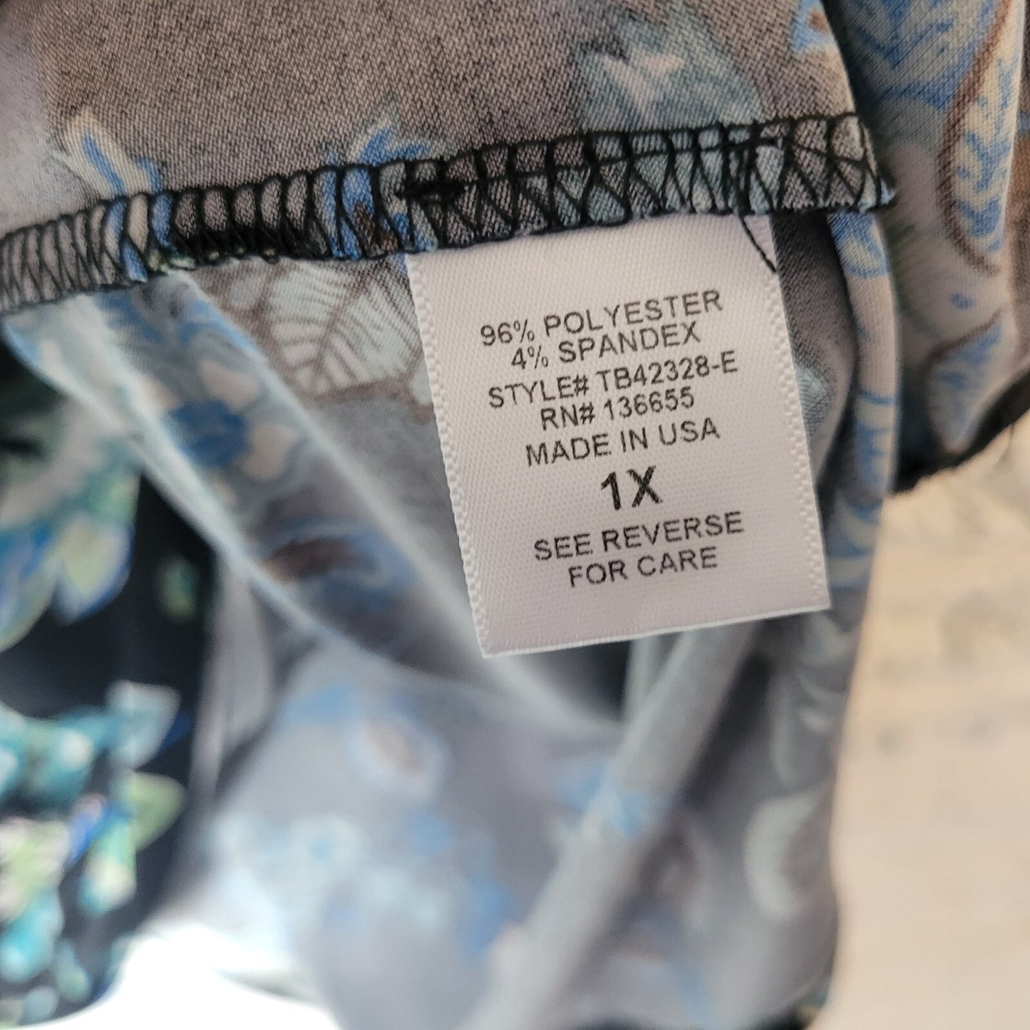 Beacon Apparel Women Top 1X Plus Sleeveless Black Blue Floral Keyhole Poly Blend