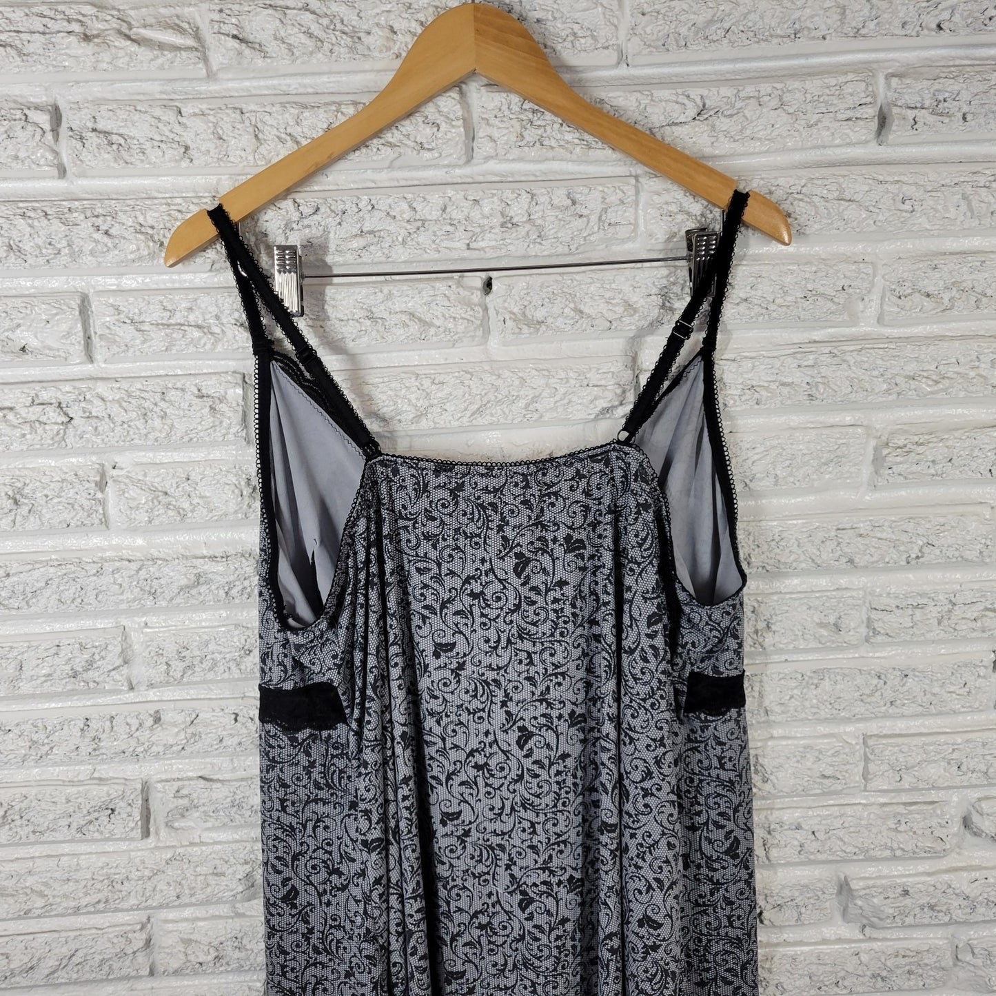 Avenue Womens Plus Size 30/32 Nightgown Black Lace Trim V-Neck Chemise Sleepwear