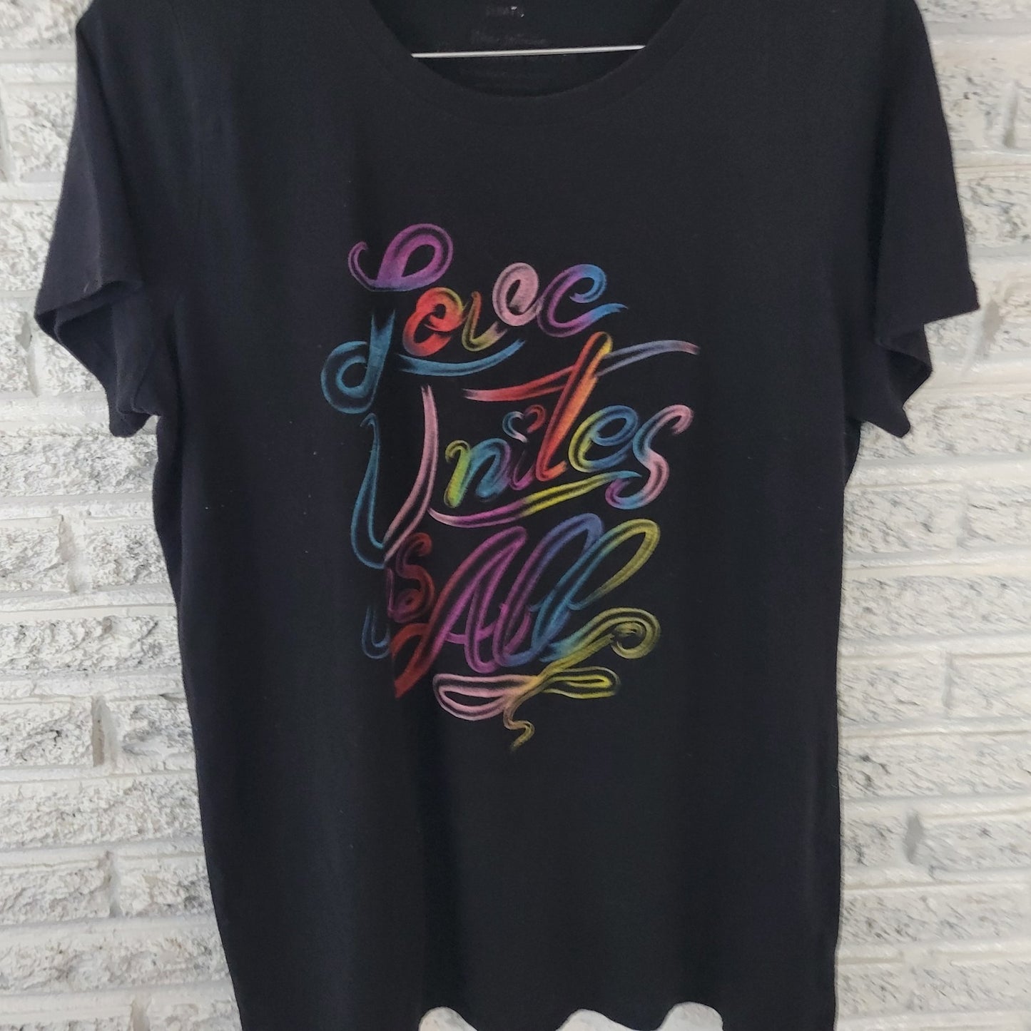 Torrid Womens Top 1 1X Plus Tee Short Sleeve Black Love Unites Us All Slim