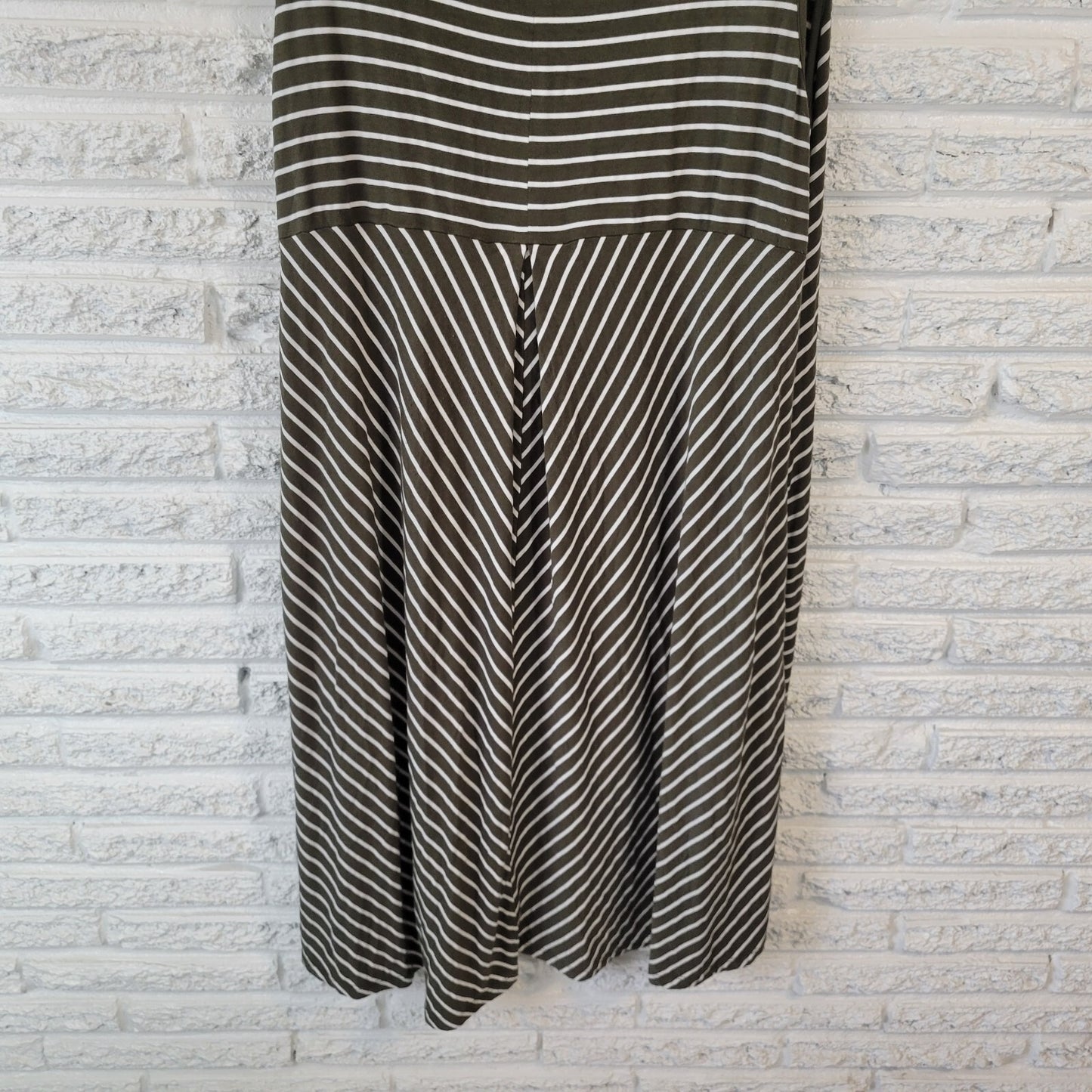 Nina Leonard Women Dress 2X Plus Sleeveless Shift Lightweight Green White Stripe