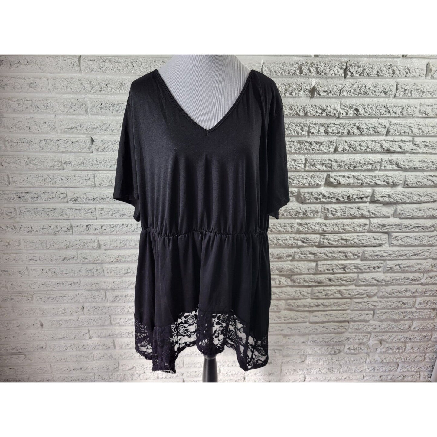 Bloomchic Womens Top 26 Plus Short Sleeve Black Lace Hem Stretchy Career Casual