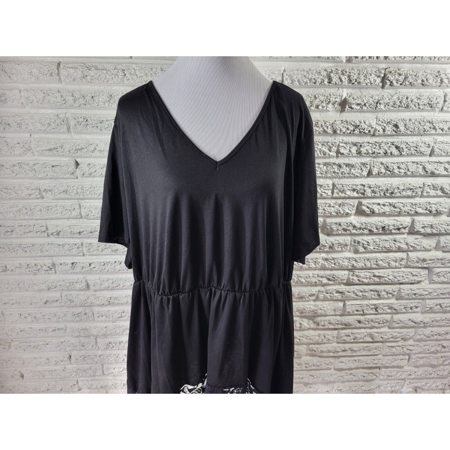 Bloomchic Womens Top 26 Plus Short Sleeve Black Lace Hem Stretchy Career Casual