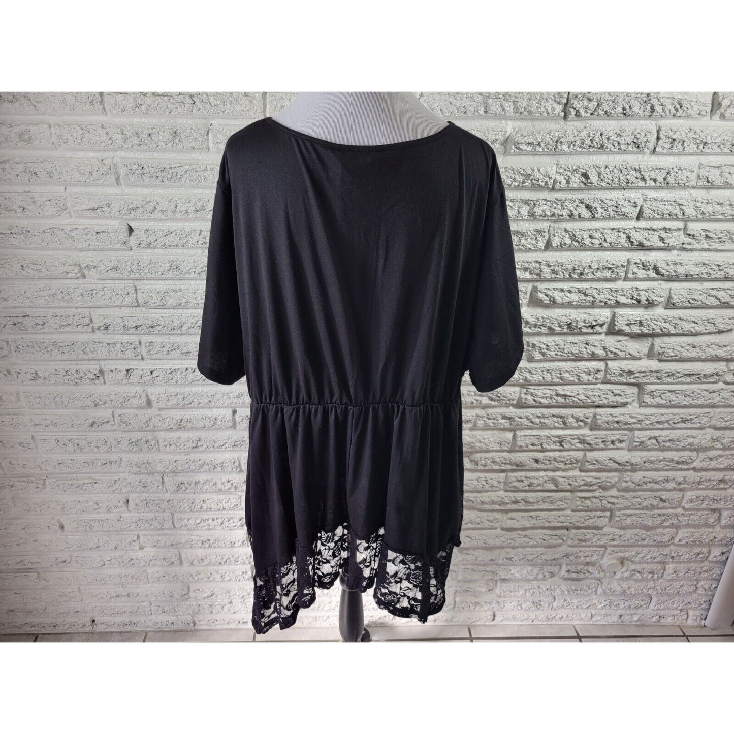 Bloomchic Womens Top 26 Plus Short Sleeve Black Lace Hem Stretchy Career Casual