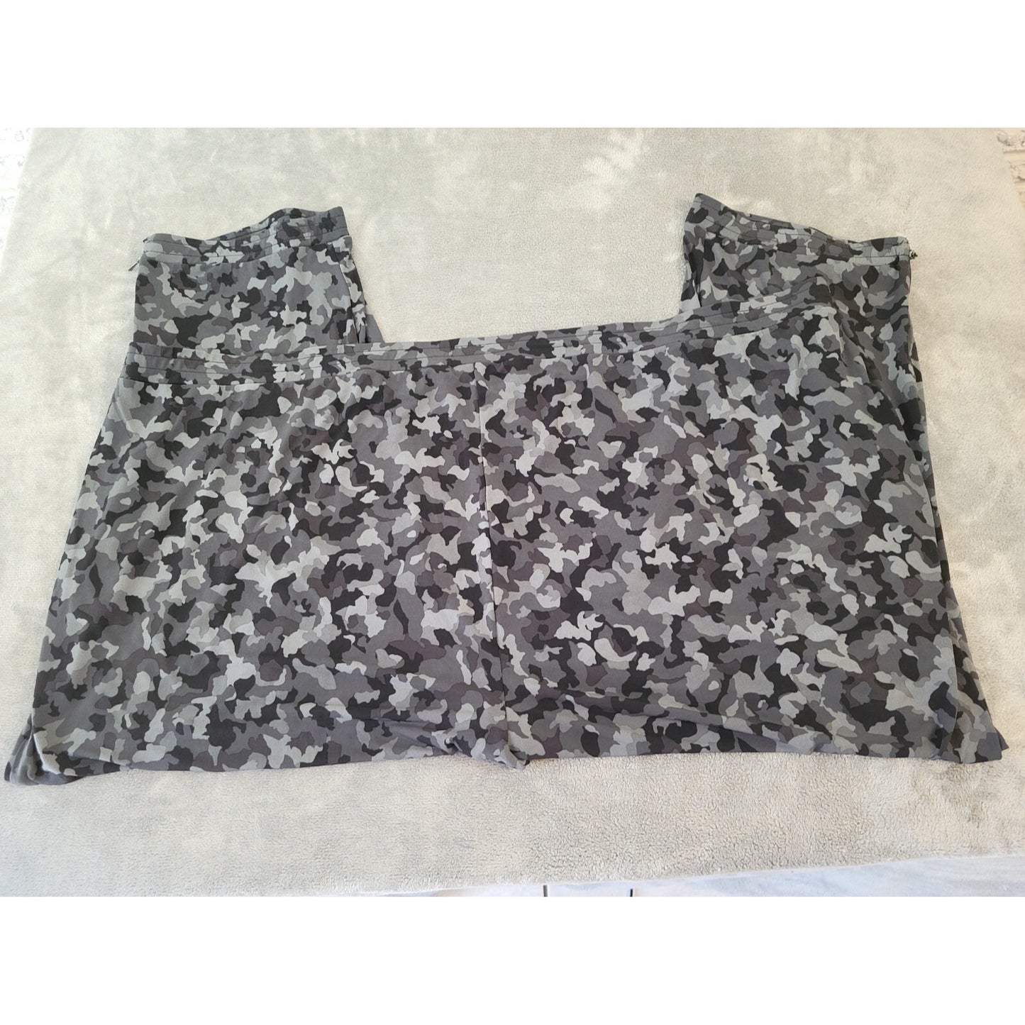 Susan Graver Womens Pants 5XP Plus Zip Hems Knit Black Camo Poly Blend Comfy