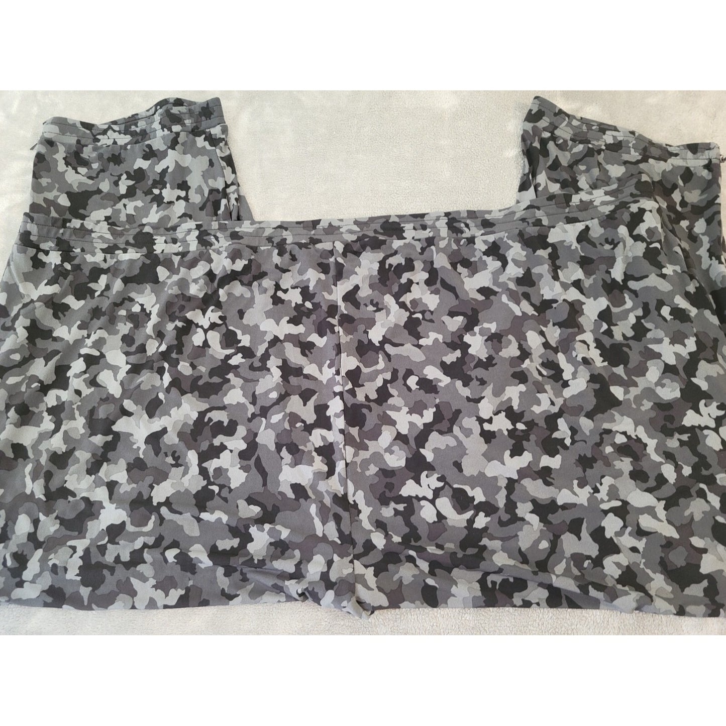 Susan Graver Womens Pants 5XP Plus Zip Hems Knit Black Camo Poly Blend Comfy