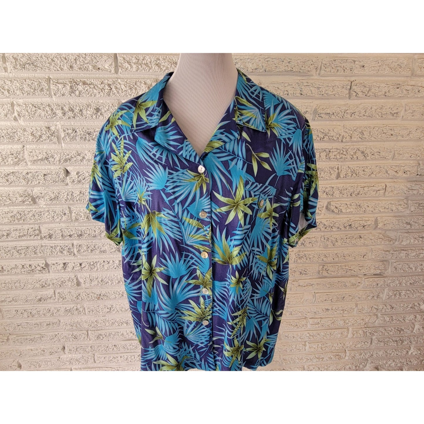 CM Shapes Women Shirt 2X Plus Short Sleeve Pocket Blue Floral Button Up Casual