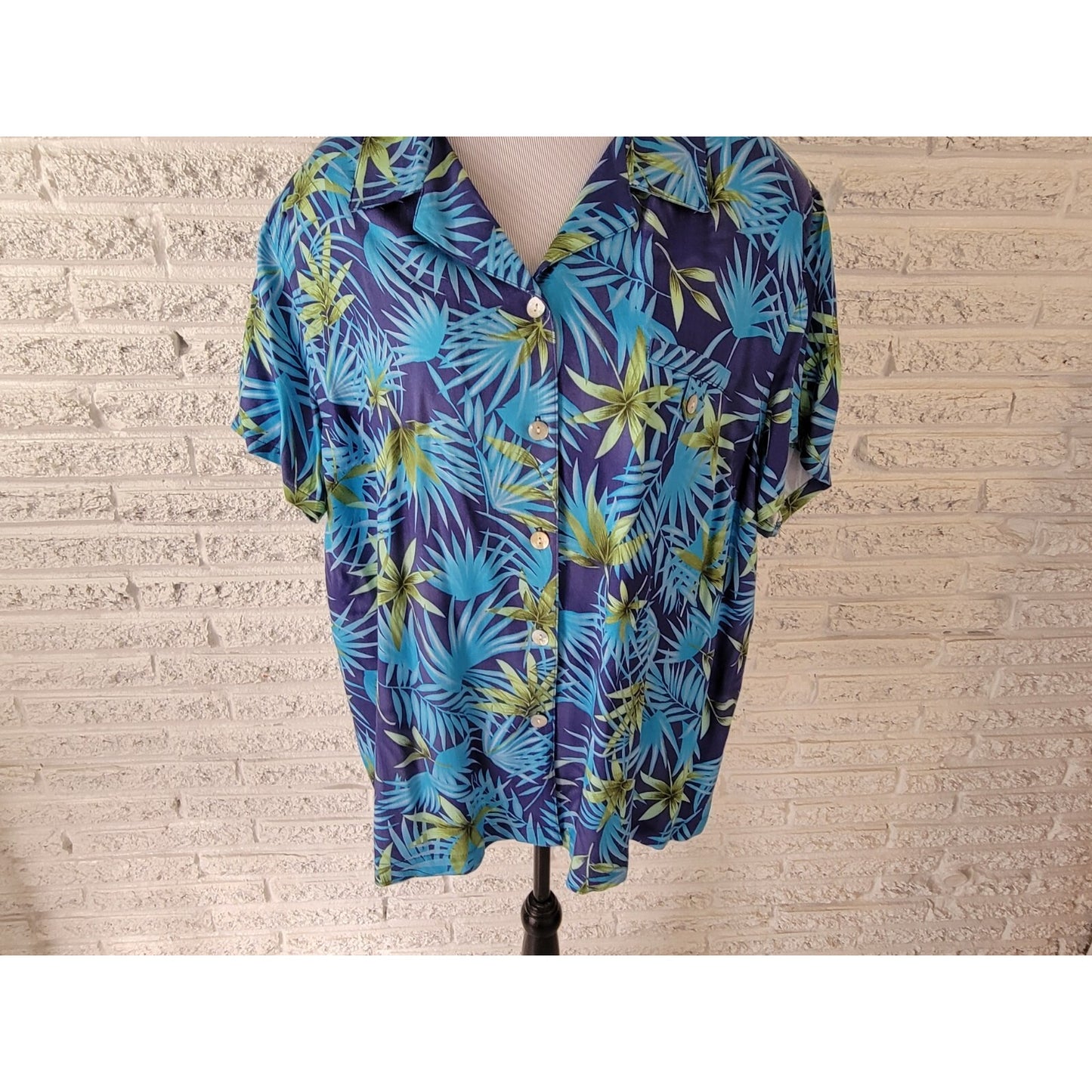 CM Shapes Women Shirt 2X Plus Short Sleeve Pocket Blue Floral Button Up Casual